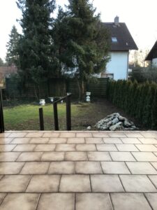 Terrasse mit Garten
