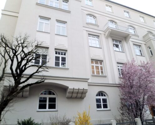 VERMIETET! Charmante 4,5-Zimmer-Dachgeschoss-Wohnung in wundervollem Altbauhaus am Englischen Garten