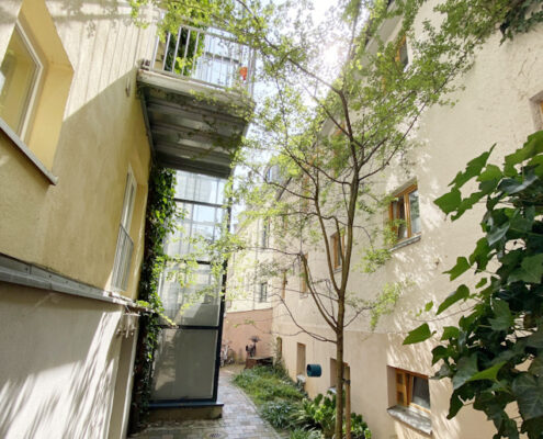 VERKAUFT! Hochwertige 2-Zimmer-Altbauwohnung mit Balkon in Bestlage Glockenbachviertel
