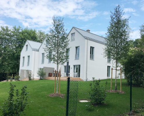 VERMIETET! Neuwertiges Reiheneckhaus mit Garten und Blick auf den Starnberger See in Berg-Kempfenhausen