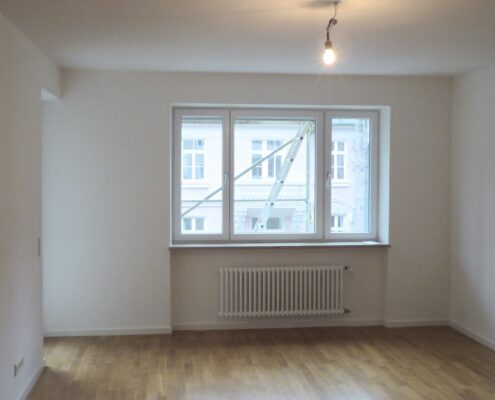 VERMIETET! Renovierte 2,5-Zimmer-Wohnung mit Loggia in sehr guter Lage in München-Schwabing