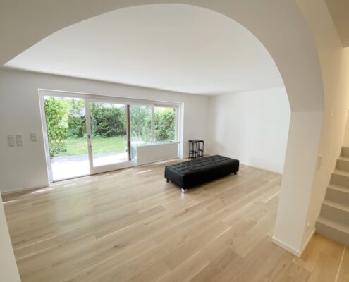 VERMIETET!  Generalsaniertes Reihenmittelhaus mit Terrasse und Garten in bester Lage in Planegg, Ortsteil Martinsried
