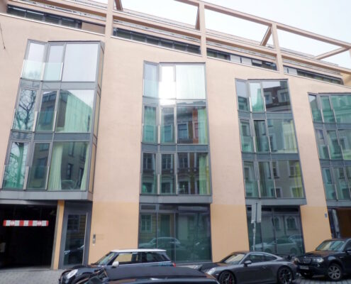 VERMIETET! Lichtdurchflutete, charmante 1-Zimmer-Wohnung mit Wintergarten im Lehel