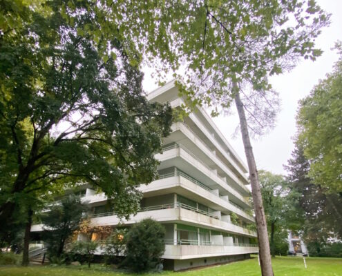 VERMIETET! Komplett möblierte 3,5 -Zimmer-Wohnung mit Balkon und exklusiver Schwimmbad- & Saunanutzung in Schwabing