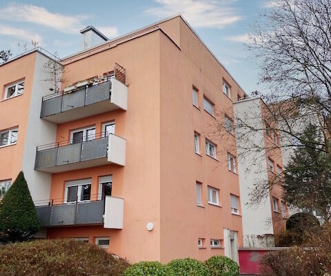 VERMIETET! Dachterrassenwohnung! Gepflegte 3-Zimmer-Wohnung großzügiger Dachterrasse in Krailling