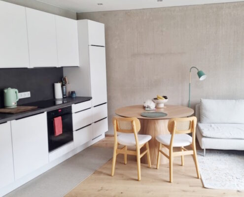VERMIETET! Neuwertige! 2-Zimmer-Erdgeschoss-Wohnung mit Terrasse in Gartenstadt-Trudering