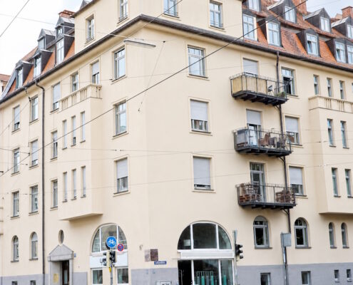 VERMIETET! Gepfelgte 2-Zimmer-Wohnung mit Dachterrasse in Neuhausen